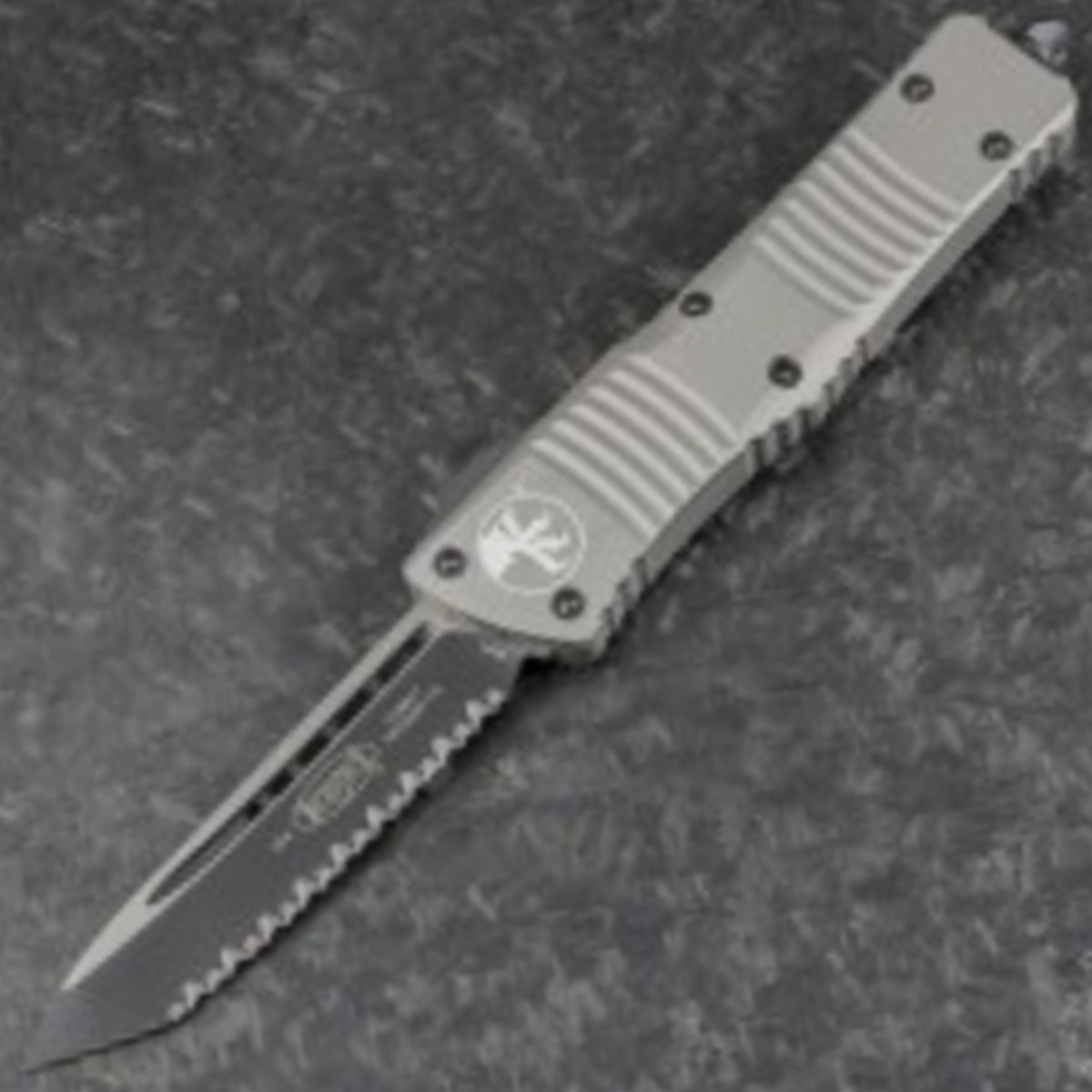 _144-3TG_Microtech_Titanium_Grey_Combat_Troodon_Tanto_Black_Full_Serrated_-_Front