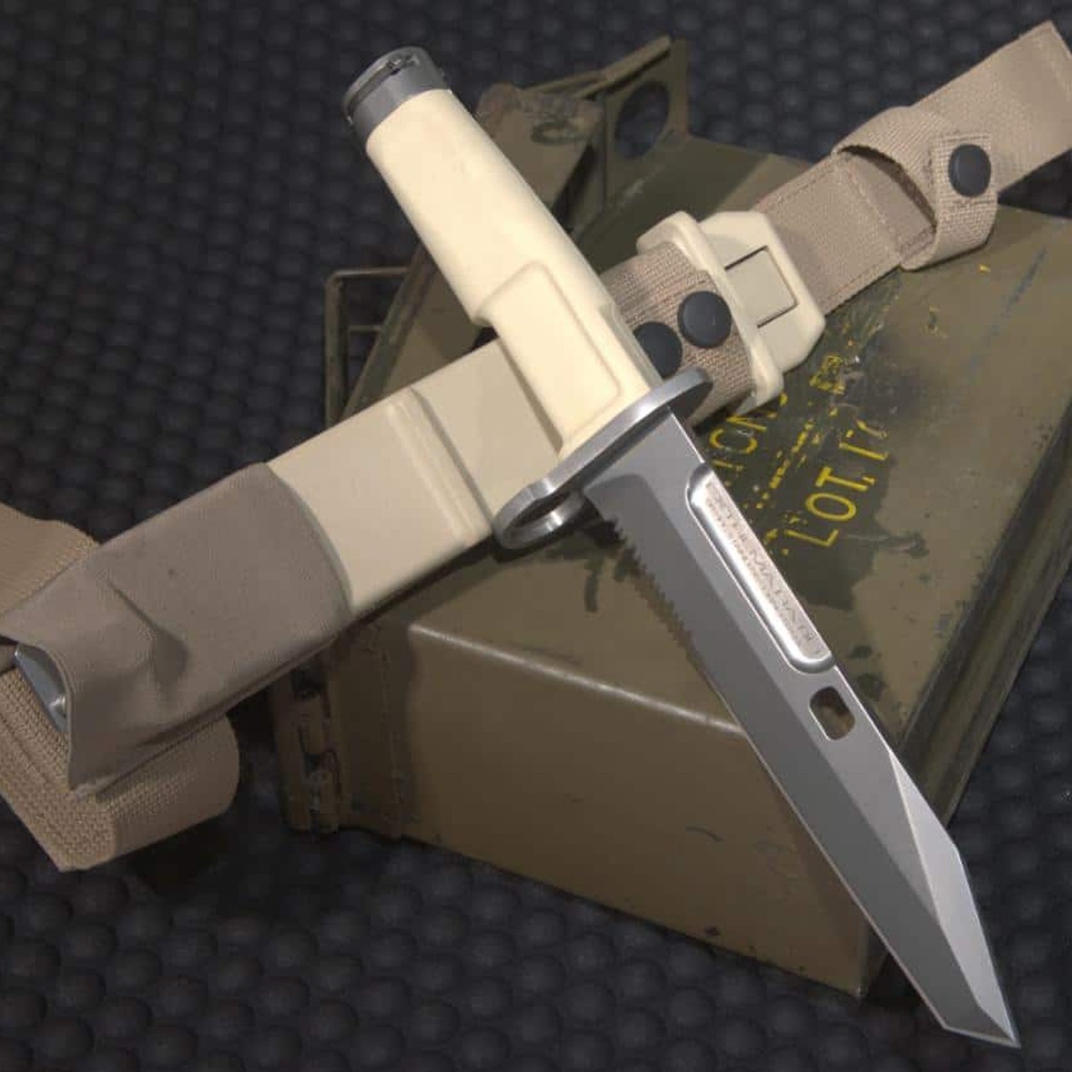 fulcrum_bayonet_desert_light